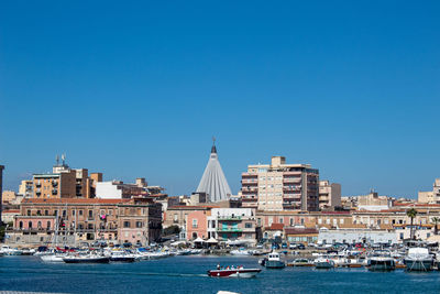 The maritime part of syracuse shows its splendid main church in the shape of a teardrop