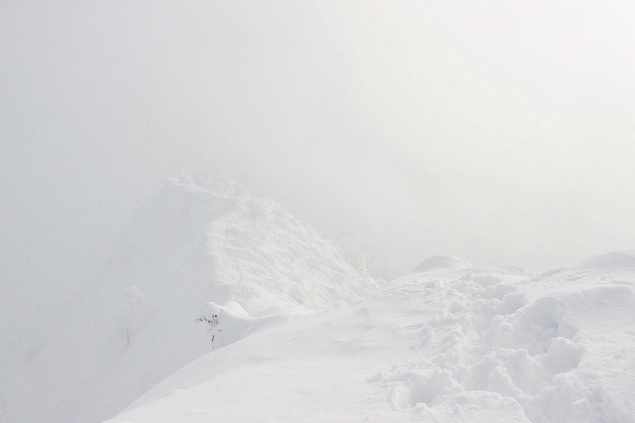 snow, winter, cold temperature, season, weather, covering, copy space, mountain, scenics, clear sky, white color, tranquility, tranquil scene, beauty in nature, snowcapped mountain, frozen, nature, landscape, snow covered