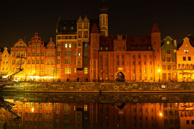 Old town in gdansk at night. the riverside on granary island reflection in moltawa river cityscape