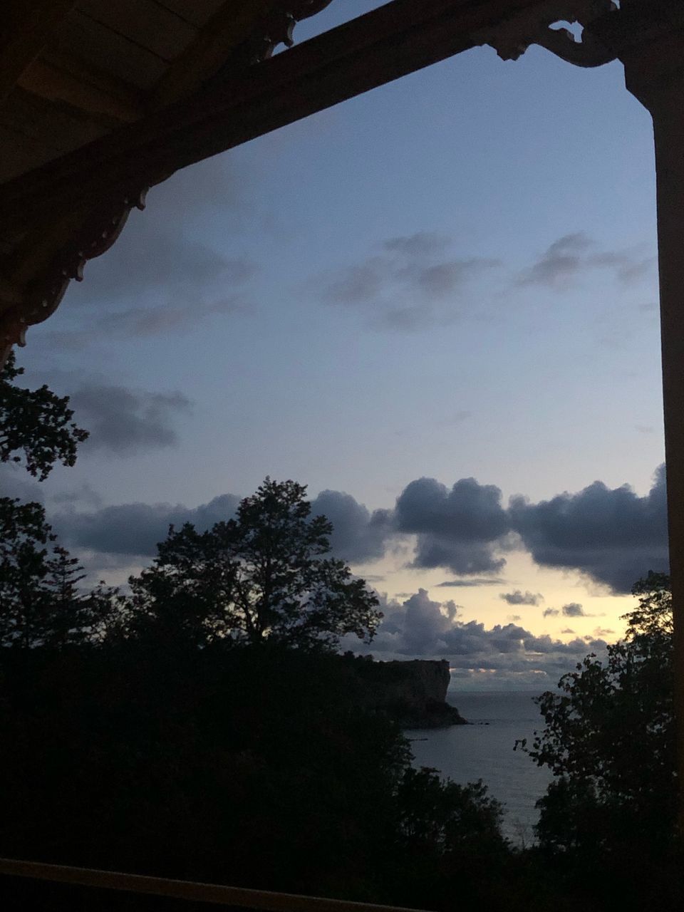 SCENIC VIEW OF LAKE AGAINST SKY AT SUNSET