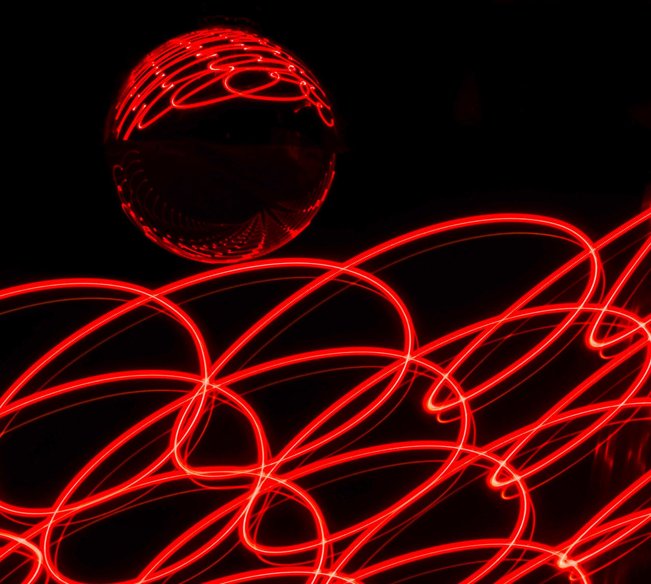 CLOSE-UP OF LIGHT PAINTING