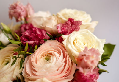 Bright pink flowers bouquet closeup. roses and orchids wallpaper. beautiful background 