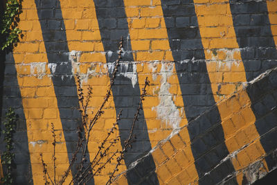 Black and yellow striped brickwork 