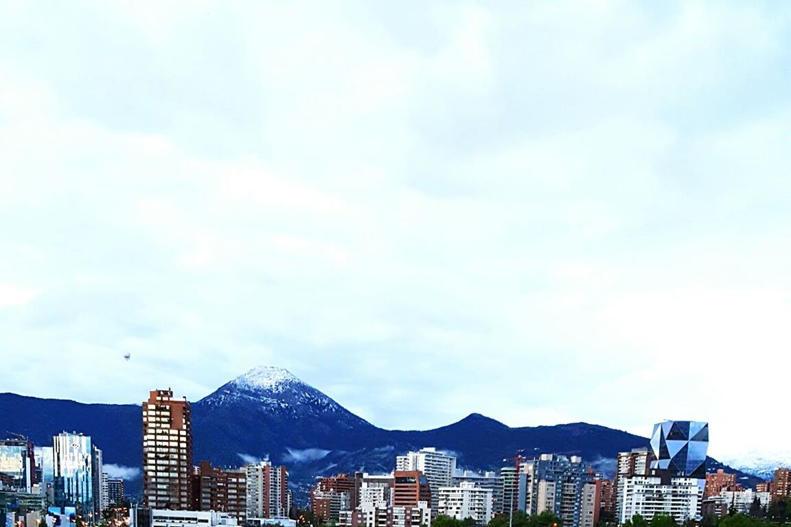 VIEW OF BUILDINGS IN CITY