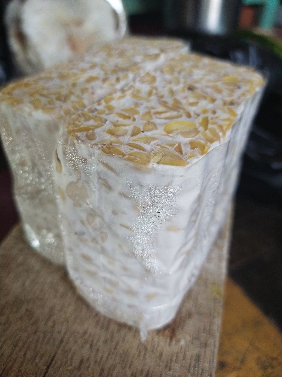 CLOSE-UP OF DRINKING GLASS ON TABLE