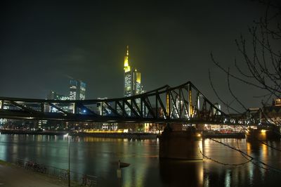 Eiserner steg bridge over river main at night