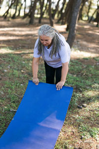 Side view of woman sitting on field