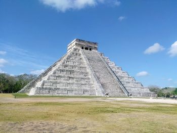 El castillo at chichen itza 