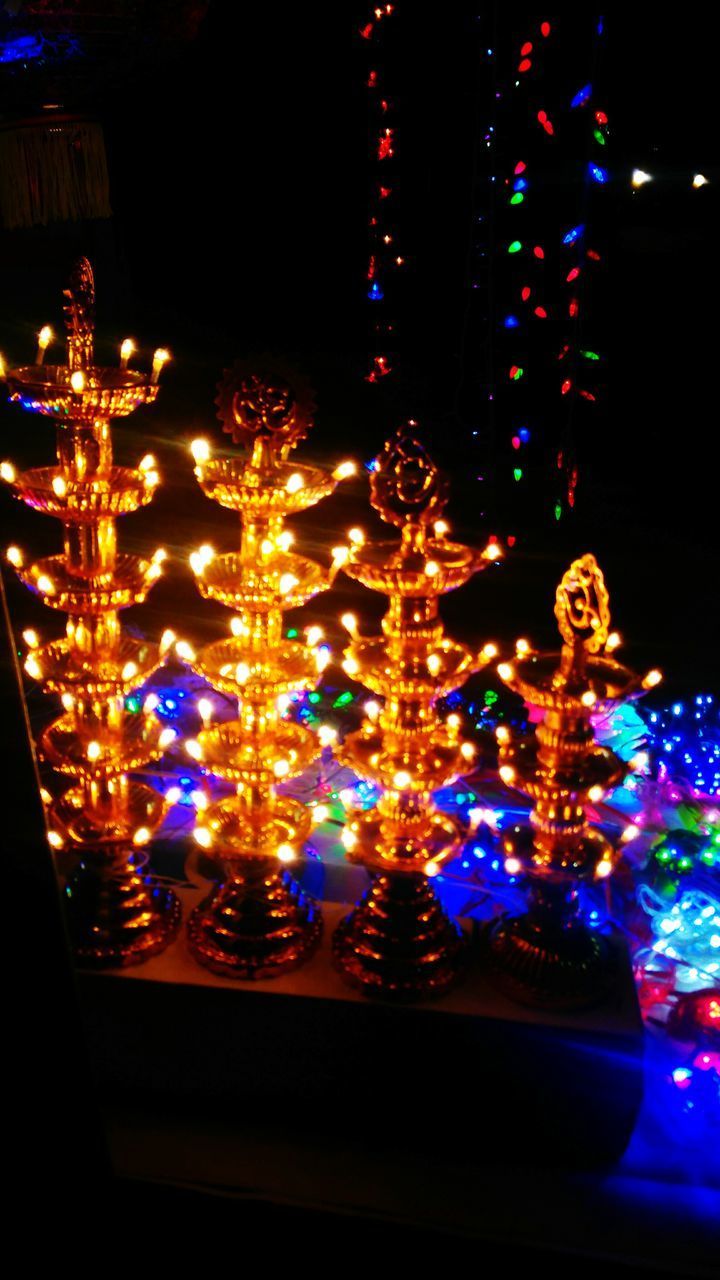 CLOSE-UP OF ILLUMINATED CHRISTMAS LIGHTS