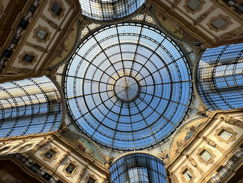 Low angle view of ceiling