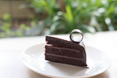 Close-up of chocolate cake in plate on table