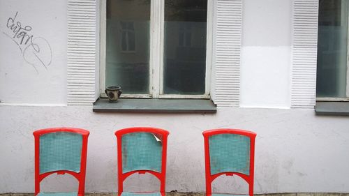 Red and green chairs outside cafe