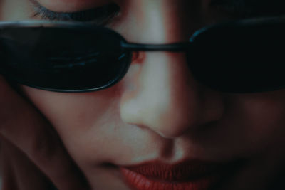 Close-up of young woman wearing sunglasses