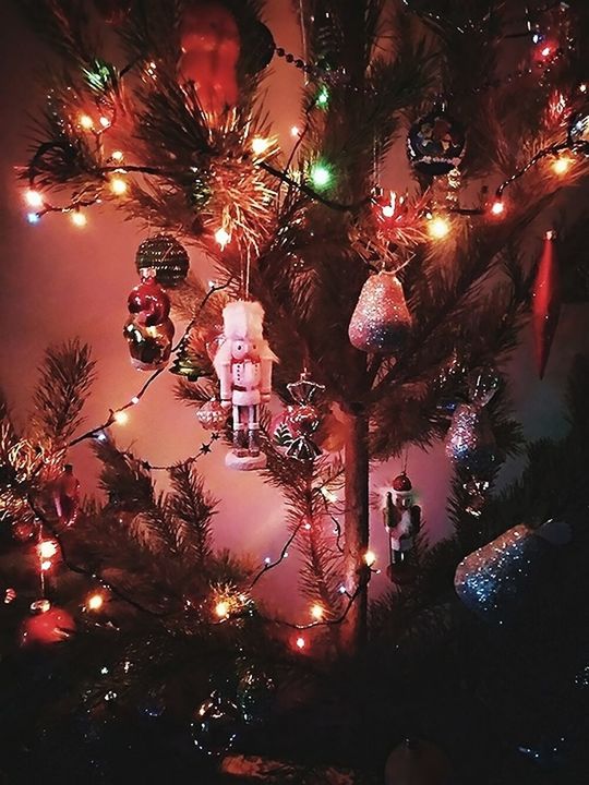 christmas, christmas tree, celebration, christmas decoration, tradition, night, christmas lights, illuminated, decoration, christmas ornament, celebration event, tree, holiday - event, cultures, no people, vacations, tree topper, indoors, close-up