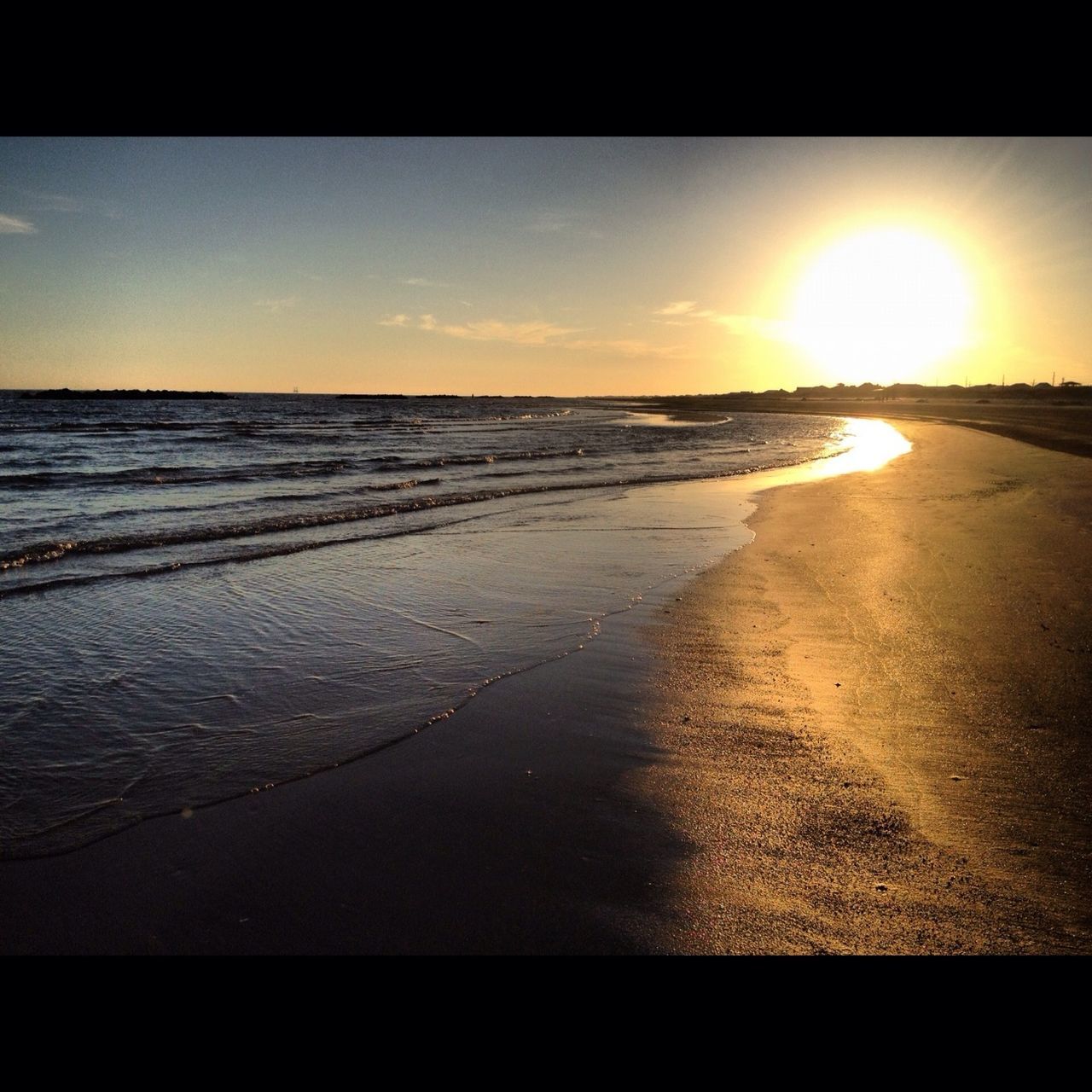 beach, sea, horizon over water, sunset, water, shore, sand, sun, scenics, tranquil scene, tranquility, beauty in nature, wave, sky, nature, sunlight, idyllic, coastline, surf, reflection