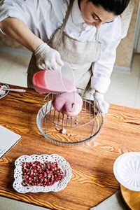 Valentines day cupcakes and cake recipes ideas. valentines day heart shape pink mirror glaze mousse