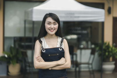 Portrait of a smiling young woman