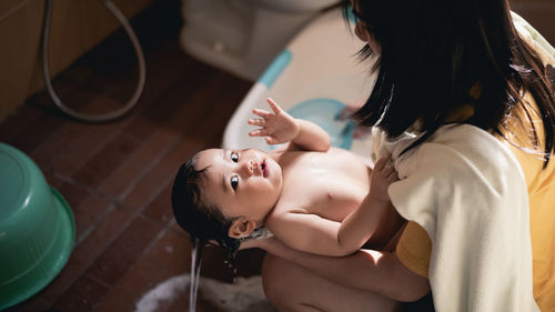 Mother bathing girl