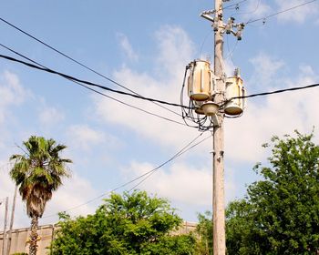 Powerlines in the city