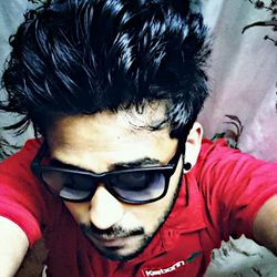 Close-up portrait of young man wearing sunglasses