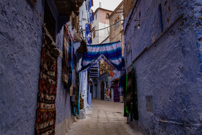 Narrow street between buildings