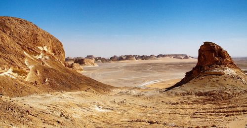 Passage in the desert