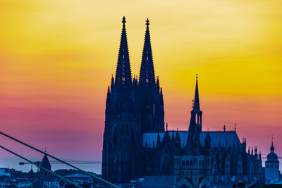Sunset over cologne's cathedral 