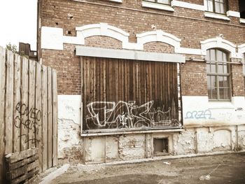 Graffiti on abandoned building