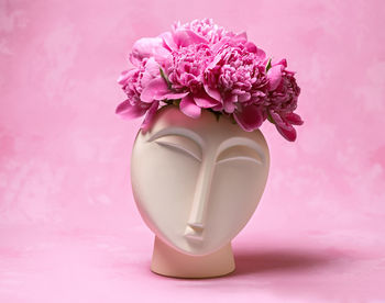 Close-up of pink flower in vase