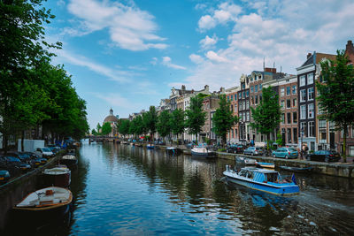 Singel canal in amsterdam with houses. amsterdam, netherlands