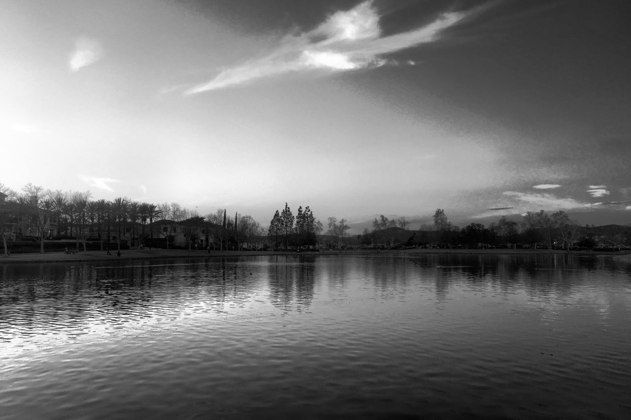 water, waterfront, sky, lake, reflection, tree, tranquil scene, cloud - sky, tranquility, river, scenics, beauty in nature, nature, cloud, built structure, rippled, outdoors, calm, idyllic, architecture