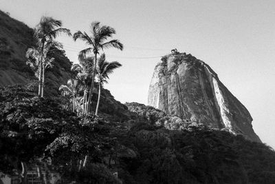 Low angle view of sugarloaf mountain against clear sky