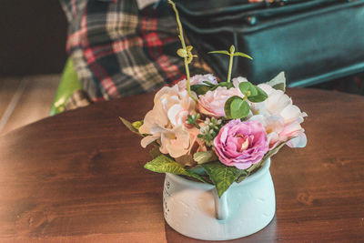 Close-up of rose bouquet on table