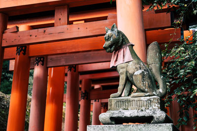 Statue of statues outside building