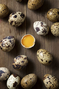 Quail eggs on a wooden table.