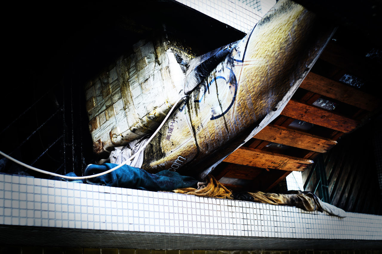 HIGH ANGLE VIEW OF CAT SLEEPING IN ABANDONED BUILDING