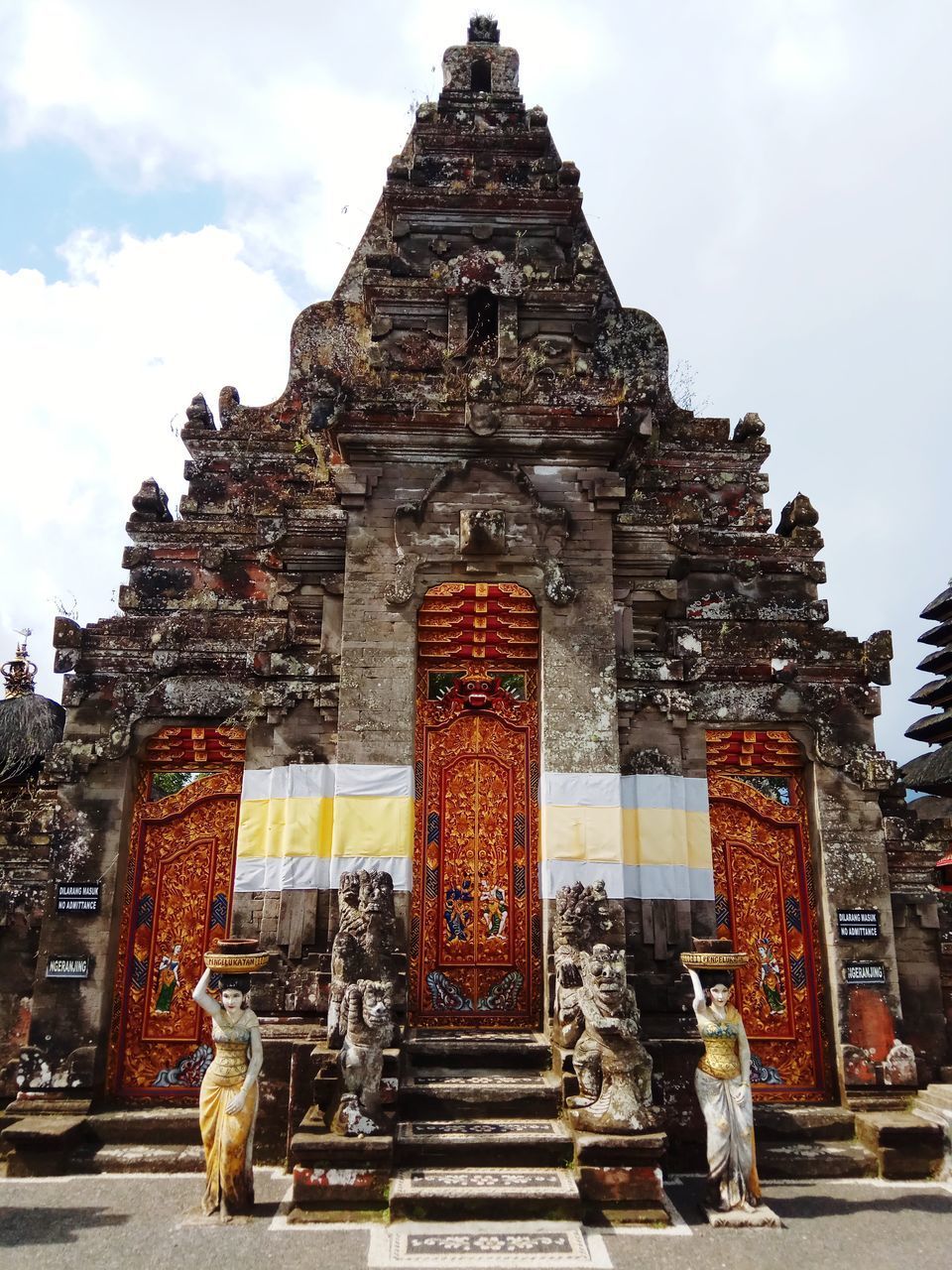 LOW ANGLE VIEW OF BUDDHA STATUE AGAINST BUILDING