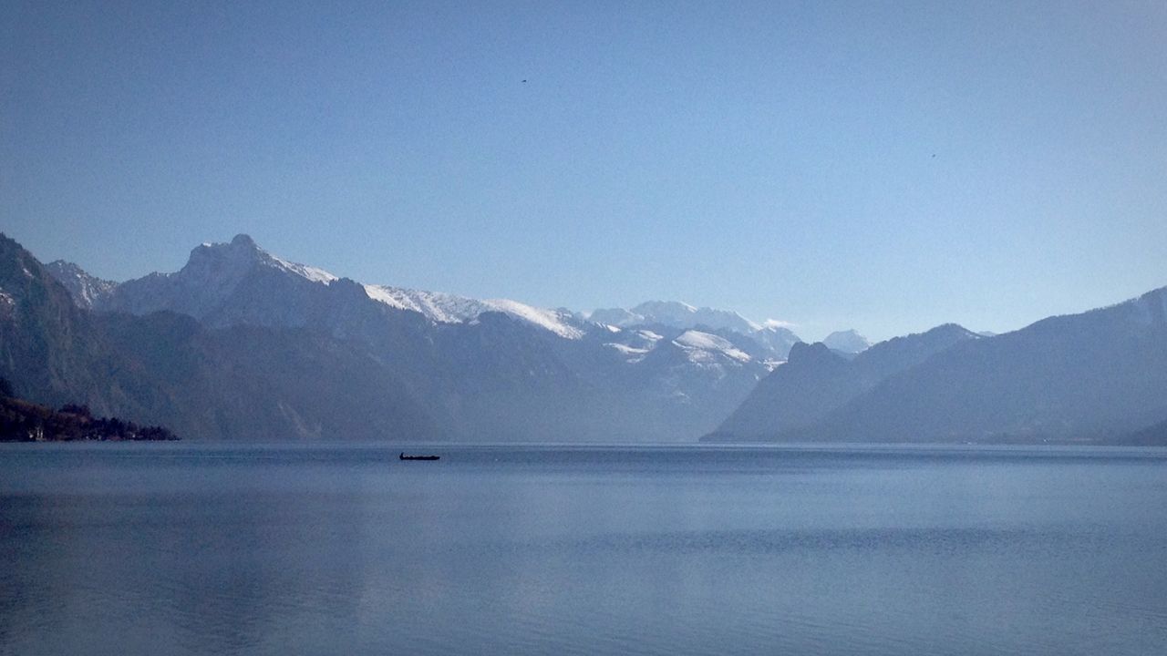 mountain, mountain range, winter, water, tranquil scene, snow, scenics, cold temperature, tranquility, waterfront, lake, beauty in nature, clear sky, snowcapped mountain, season, nature, copy space, idyllic, weather, frozen