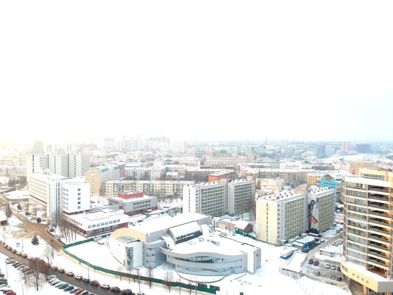 HIGH ANGLE VIEW OF BUILDINGS AGAINST SKY IN CITY