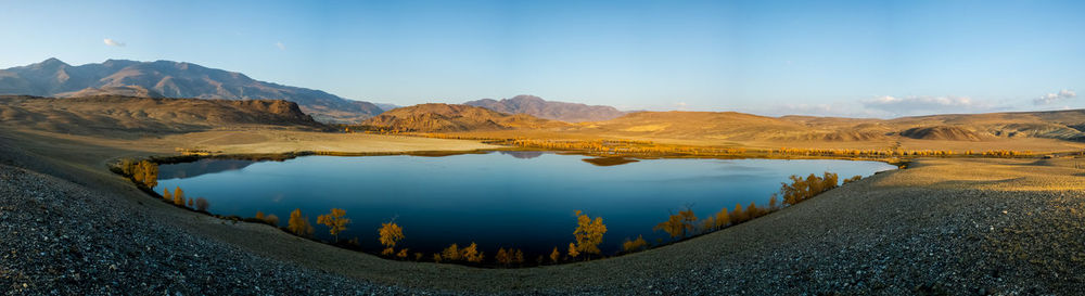 Panoramic view of lake and mountains against sky