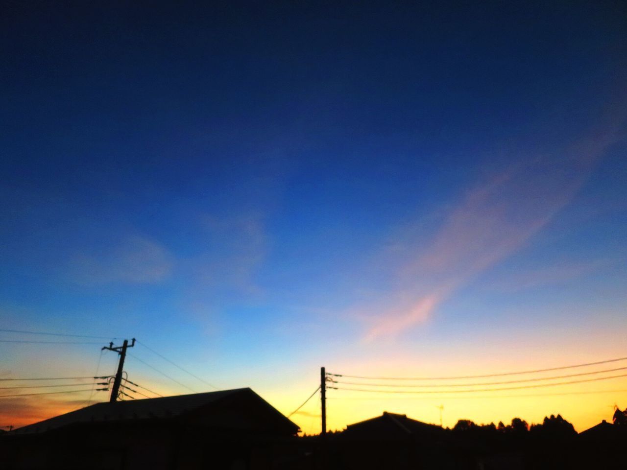 LOW ANGLE VIEW OF SILHOUETTE BUILDING AGAINST SKY