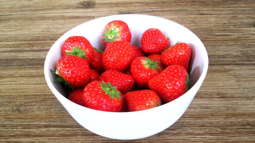 Close-up of strawberries in bowl on table