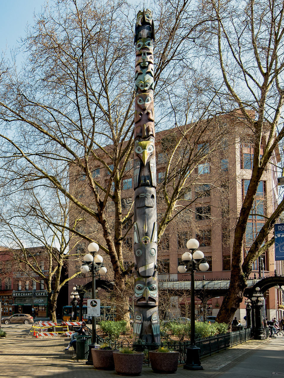 STATUE OF BUILDING