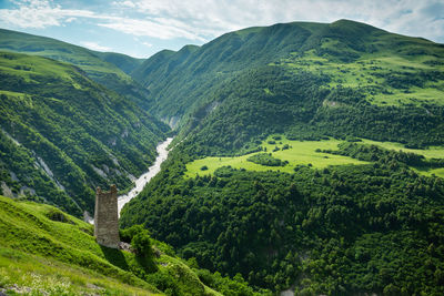 Ancient historical towers in the mountains of chechnya in the caucasus. the village of achaloy.