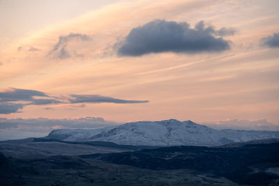 Panoramic view of arenig fawr at sunrise in the snowdonia national park, wales, uk.