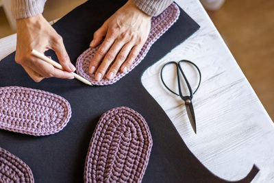 Cropped hands of woman with pills on table