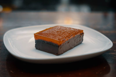 Close-up of chocolate cake in plate on table