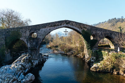 Old roman stone bridge in cangas de onis, asturias, spain