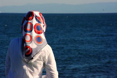 Close-up of mid adult man against sea