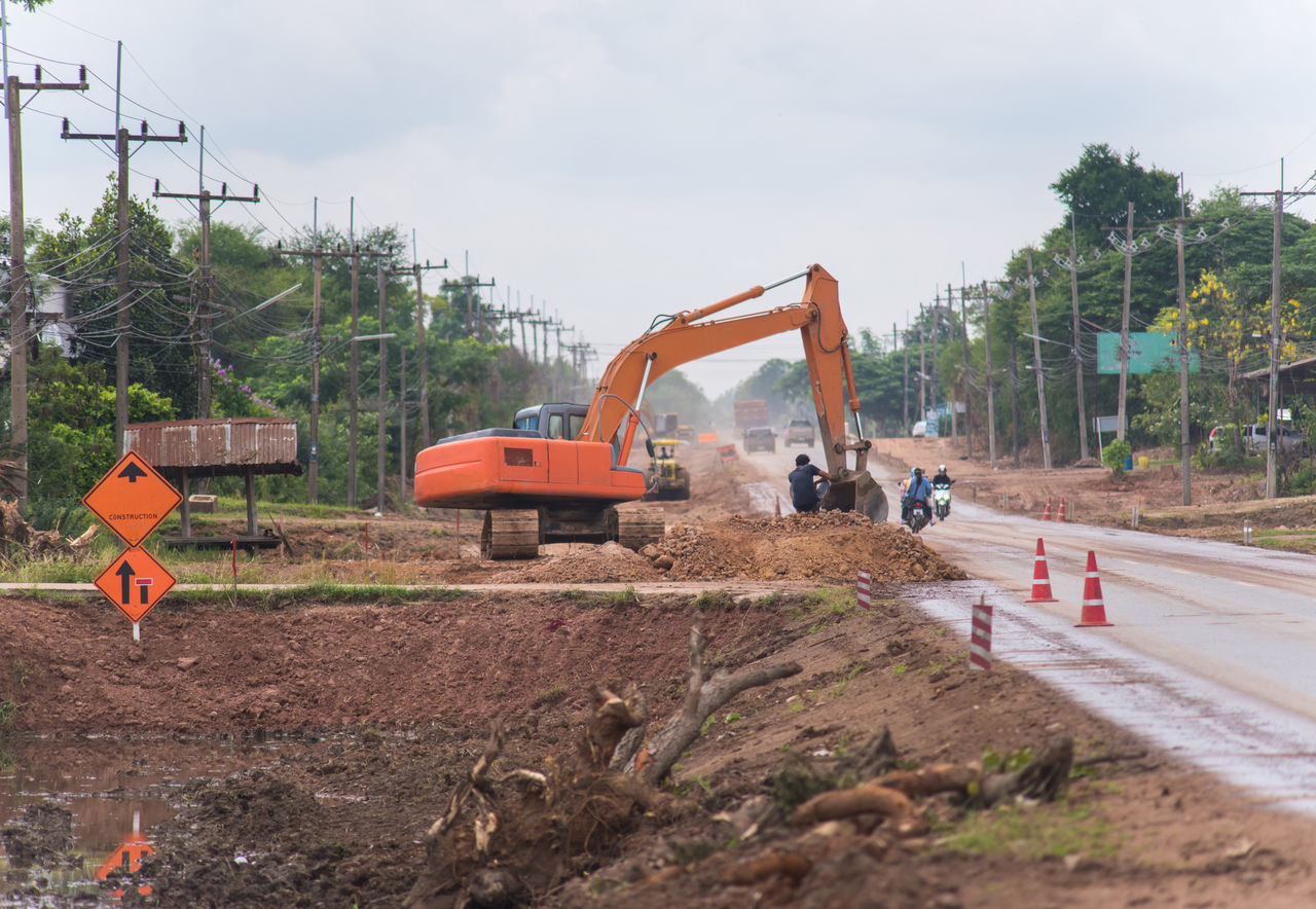 PEOPLE WORKING ON CONSTRUCTION SITE